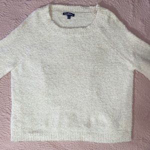 Small, cream colored, extremely soft, Sherpa sweater. Perfect for Winter!! ❄️